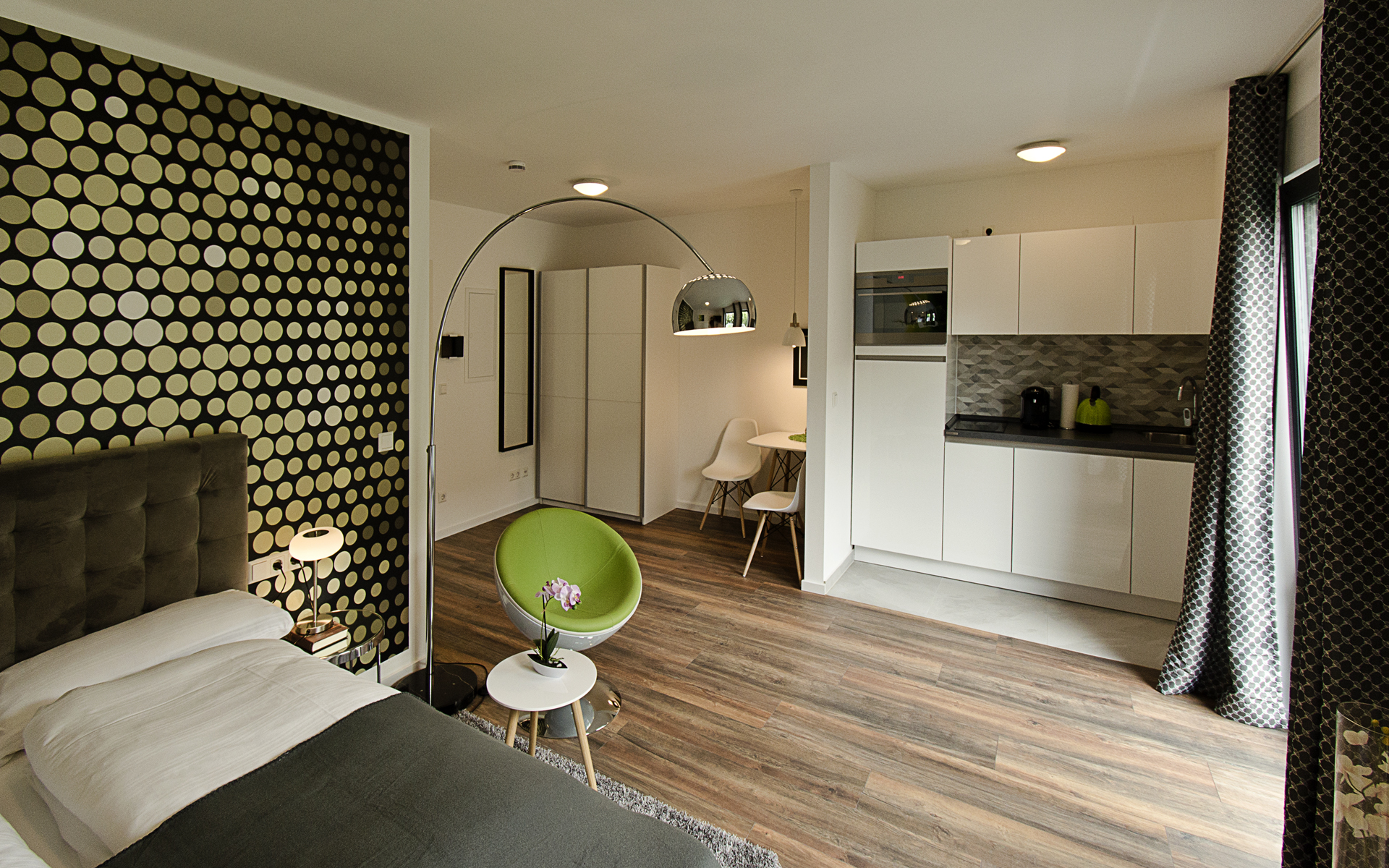 Picture of SUPERIOR-STUDIO APARTMENT MIT KING-SIZE-BETT & BALKON ODER TERRASSE ...