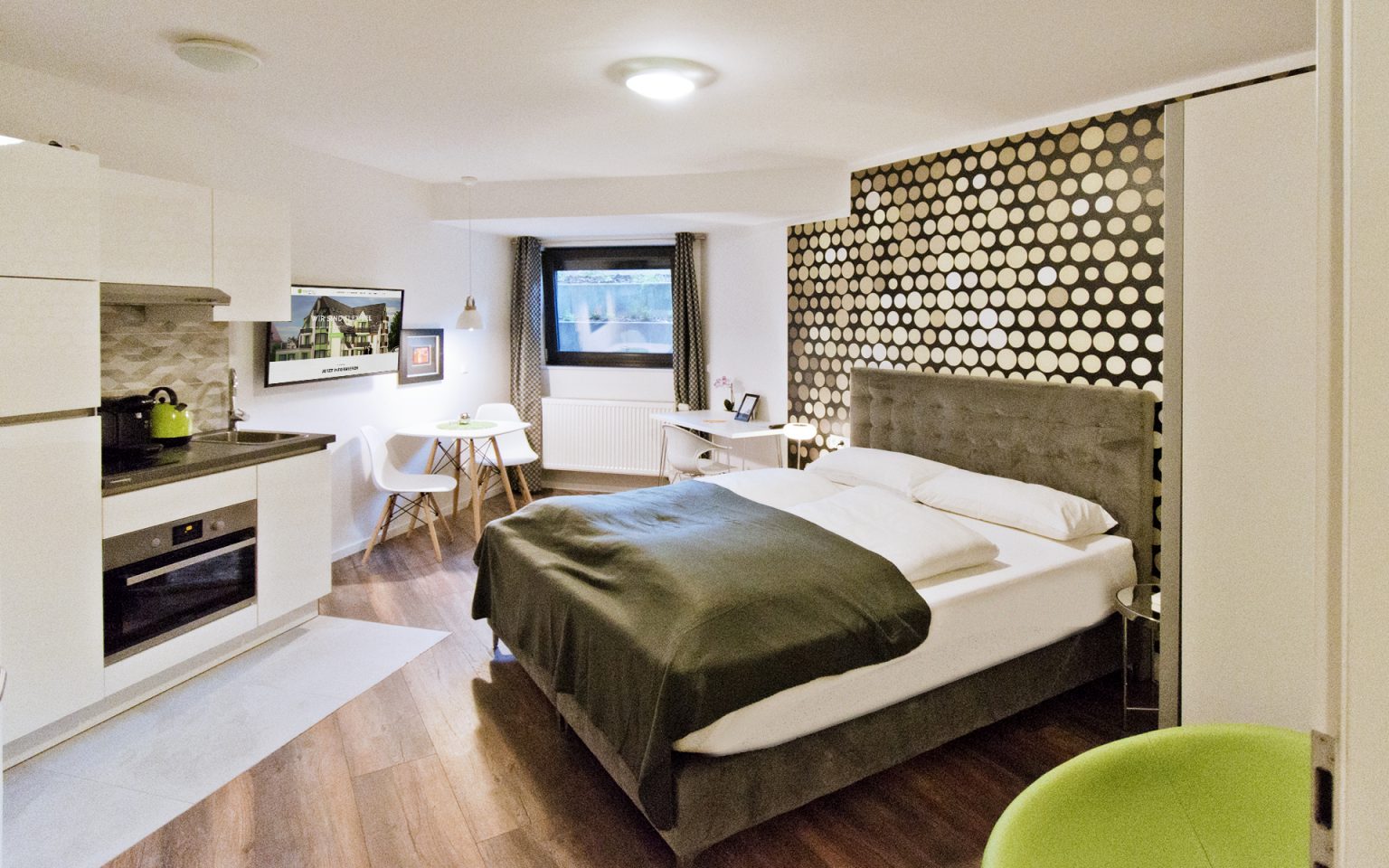 View of SOUTERRAIN SUITE APARTMENT mit KING-SIZE-BETT – eibach.eco-smart ...